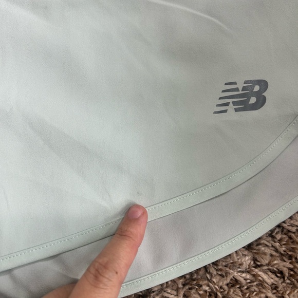 New Balance Women's Core 5" Running Shorts Mint Green XL - Picture 3 of 7